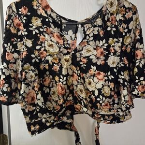 Lrg Floral crop top